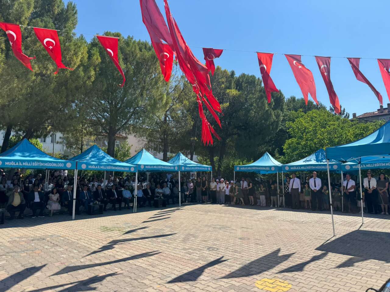 Muğla’da Karne Sevinci: Vali İdris Akbıyık Öğrencilerle Buluştu 9